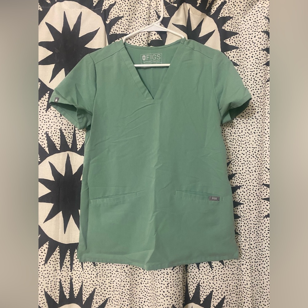 Figs seaglass casma three pocket scrub top.